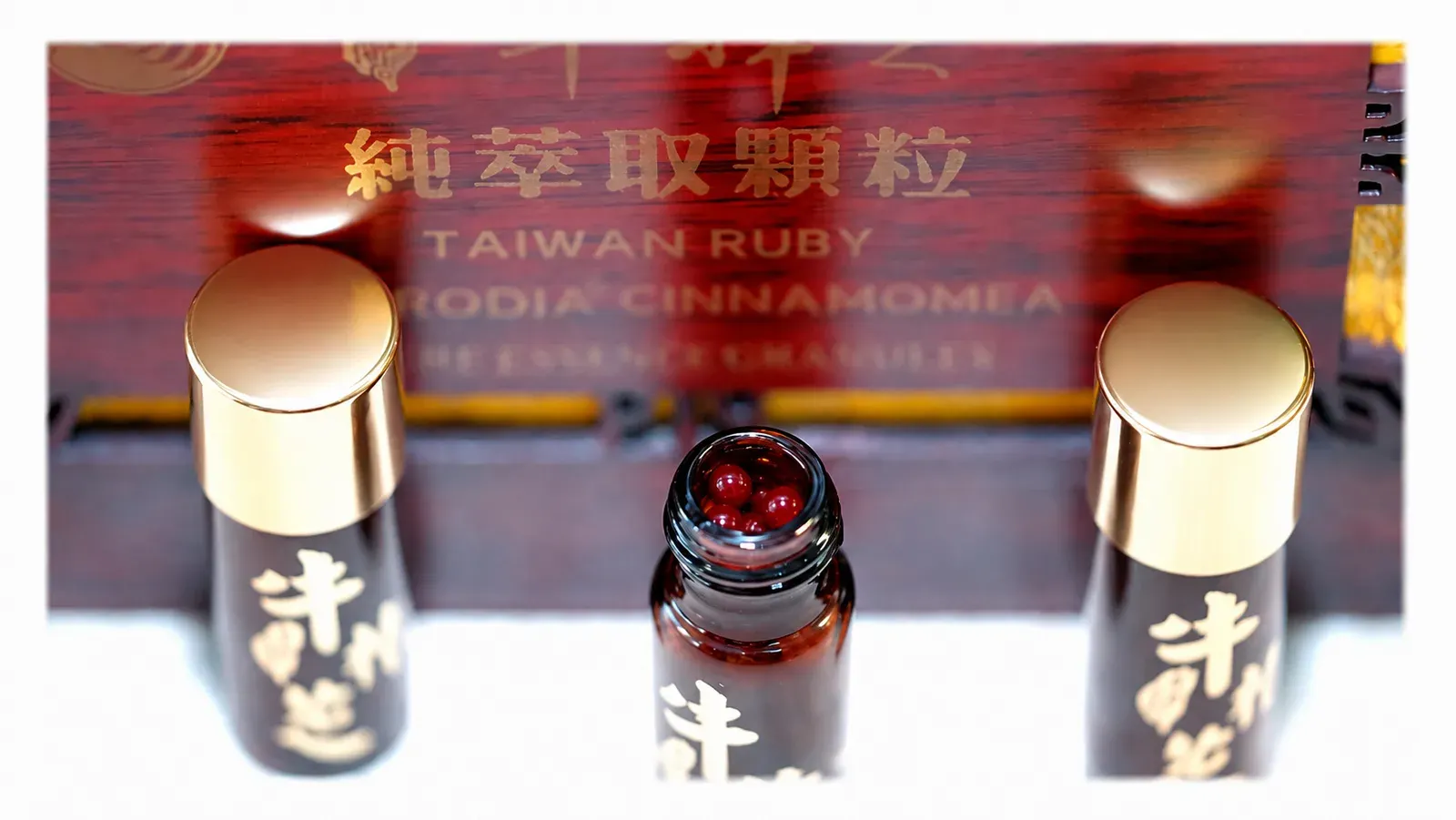 Taiwan Ruby Antrodia Cinnamomea Pure Essence Granules, cutie cu 3 flacoane x 120 granule